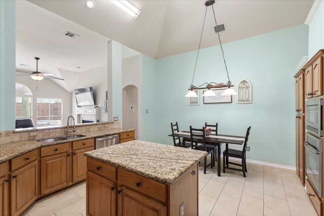 8801 Watersway Drive, Rowlett, TX 75088