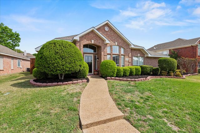 8801 Watersway Drive, Rowlett, TX 75088