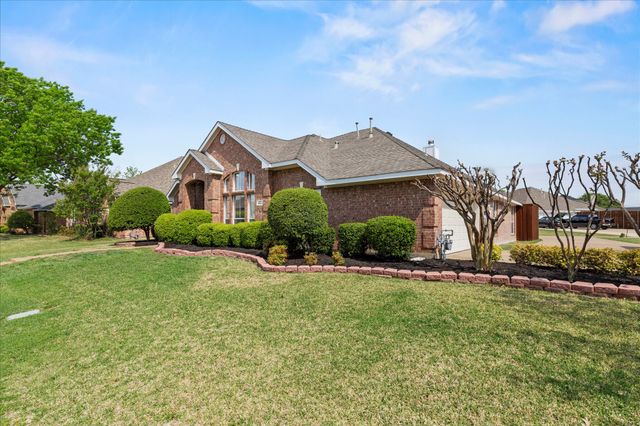 8801 Watersway Drive, Rowlett, TX 75088