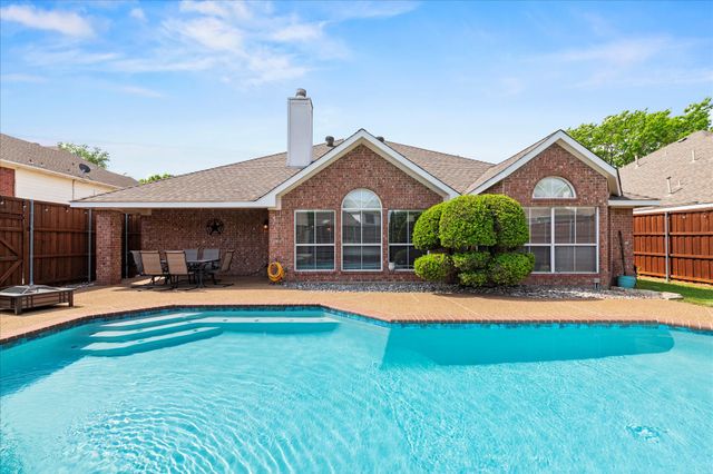 8801 Watersway Drive, Rowlett, TX 75088