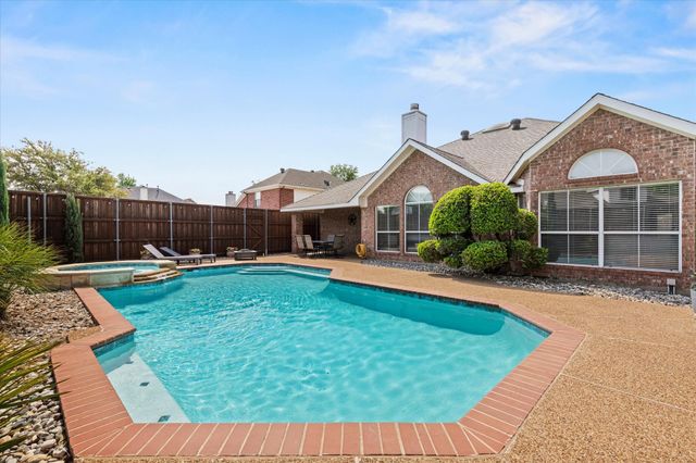 8801 Watersway Drive, Rowlett, TX 75088