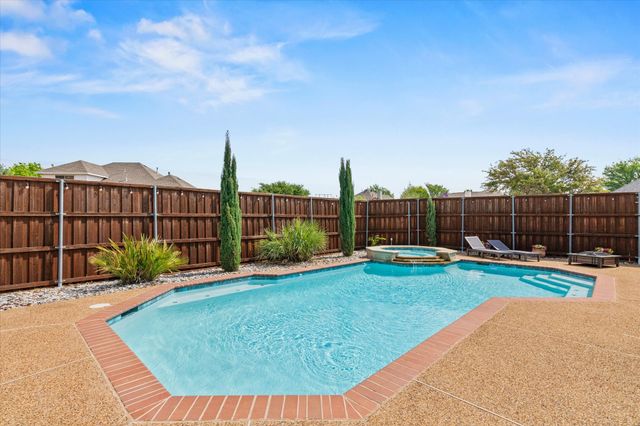 8801 Watersway Drive, Rowlett, TX 75088
