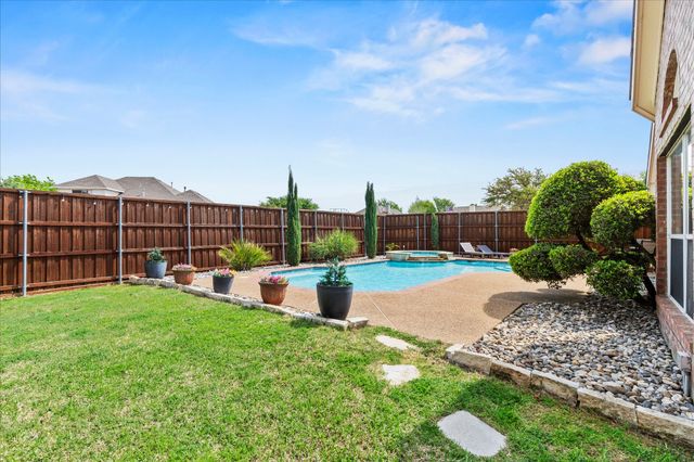 8801 Watersway Drive, Rowlett, TX 75088