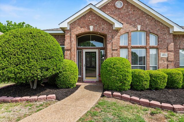 8801 Watersway Drive, Rowlett, TX 75088
