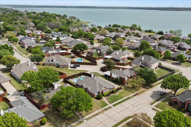 8801 Watersway Drive, Rowlett, TX 75088