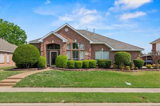 8801 Watersway Drive, Rowlett, TX 75088