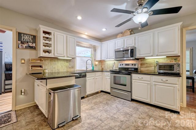 18 Shipmaster Court, Lake Wylie, SC 29710