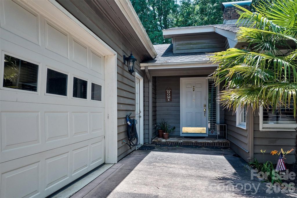 18 Shipmaster Court, Lake Wylie, SC 29710