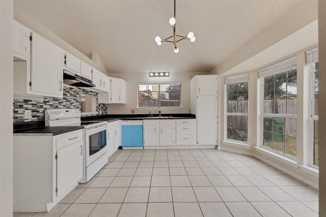 2327 Cromwell Drive, Arlington, TX 76018