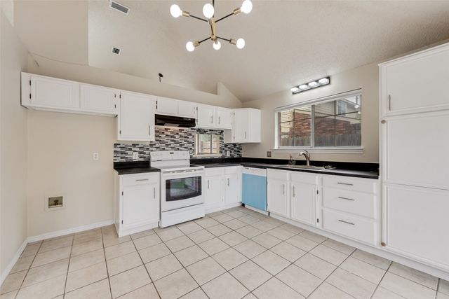 2327 Cromwell Drive, Arlington, TX 76018