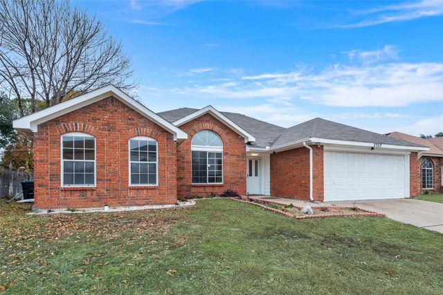 2327 Cromwell Drive, Arlington, TX 76018