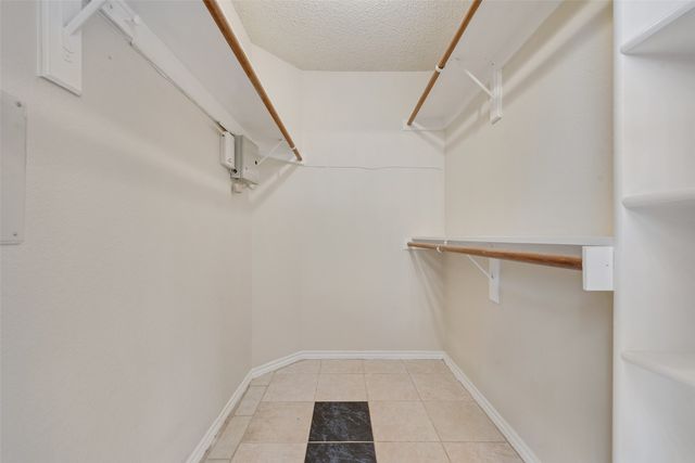 2327 Cromwell Drive, Arlington, TX 76018