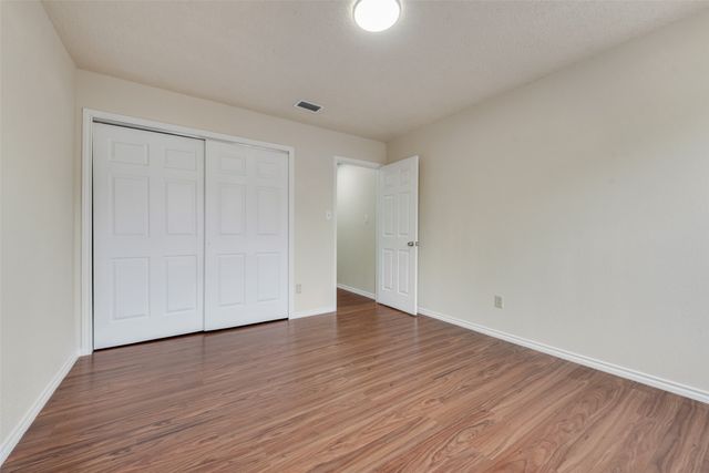 2327 Cromwell Drive, Arlington, TX 76018