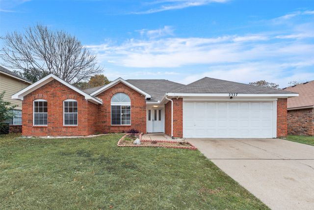 2327 Cromwell Drive, Arlington, TX 76018