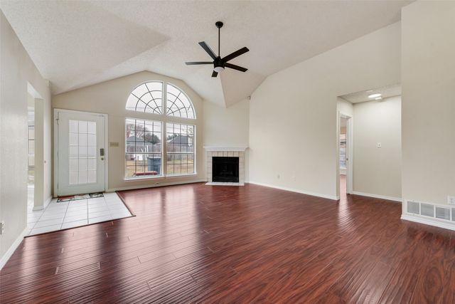 2327 Cromwell Drive, Arlington, TX 76018