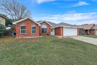 2327 Cromwell Drive, Arlington, TX 76018
