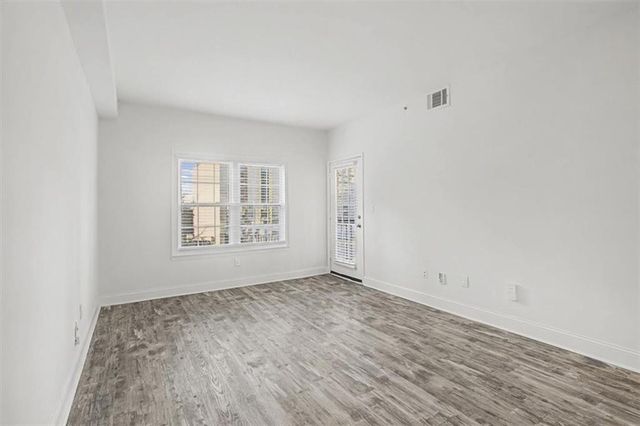 1074 Peachtree Walk NE B322, Atlanta, GA 30309
