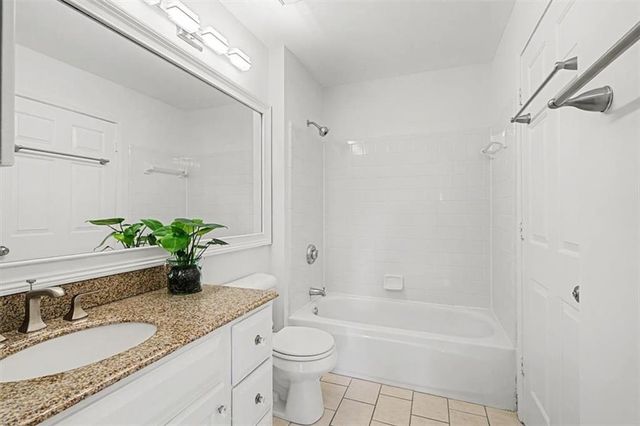 1074 Peachtree Walk NE B322, Atlanta, GA 30309