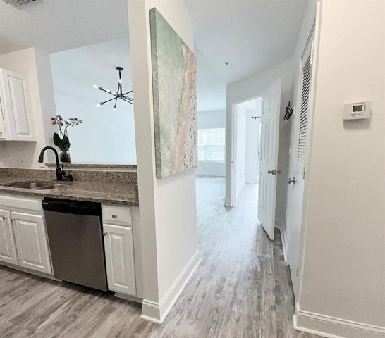 1074 Peachtree Walk NE B322, Atlanta, GA 30309