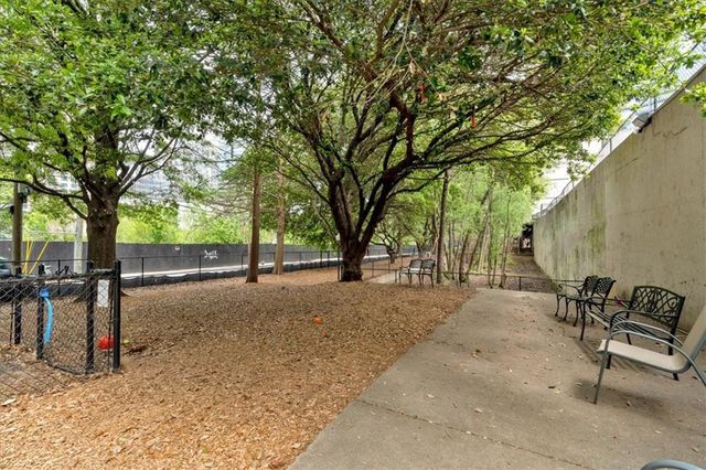 1074 Peachtree Walk NE B322, Atlanta, GA 30309