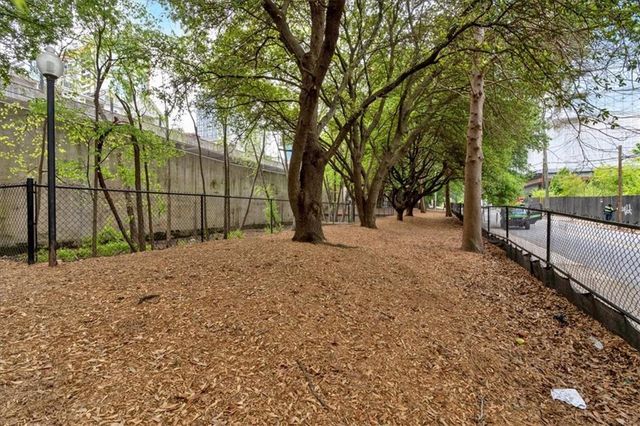 1074 Peachtree Walk NE B322, Atlanta, GA 30309