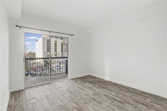 1074 Peachtree Walk NE B322, Atlanta, GA 30309