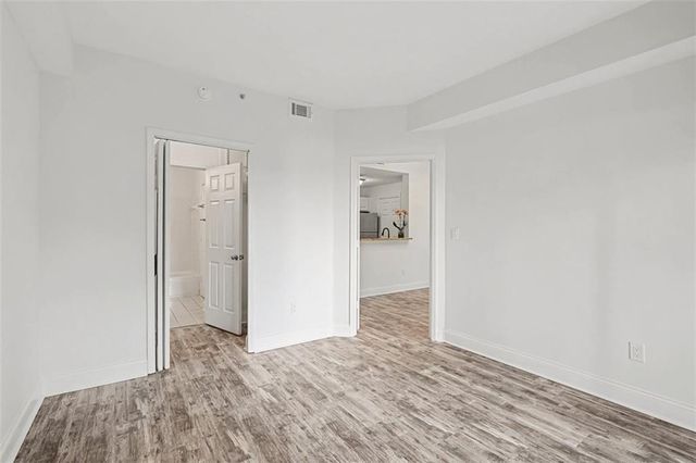 1074 Peachtree Walk NE B322, Atlanta, GA 30309