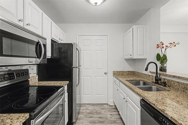 1074 Peachtree Walk NE B322, Atlanta, GA 30309