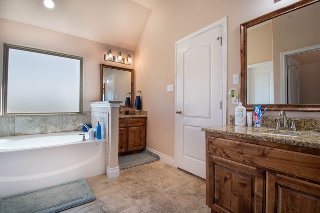 1009 Sky Court, Weatherford, TX 76085