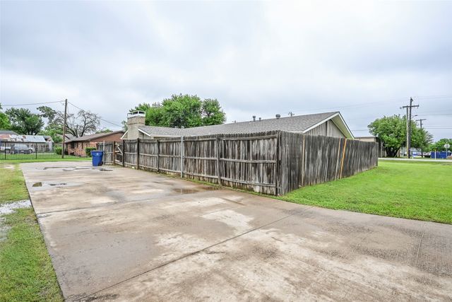 108 S Beverly Street, Crowley, TX 76036