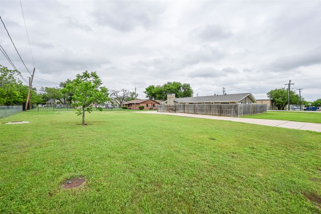 108 S Beverly Street, Crowley, TX 76036