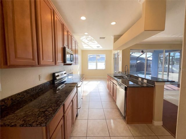 2304 HAMLET CIRCLE, Lakeland, FL 33810