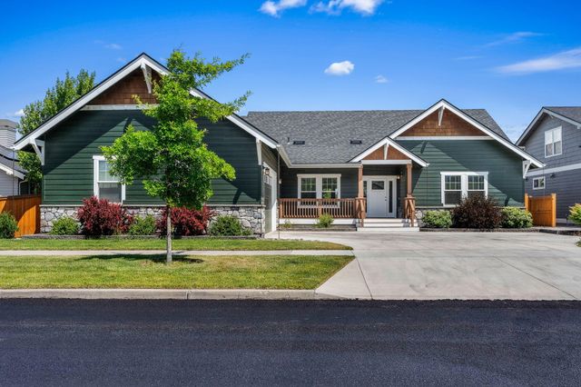 878 NW 13th Street, Redmond, OR 97756