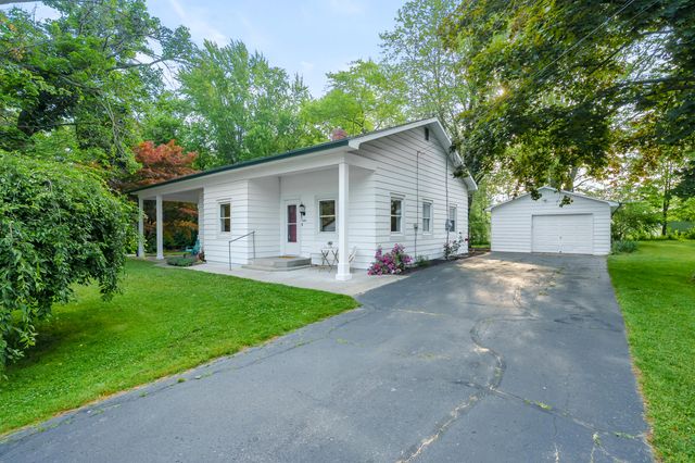 205 Sassafras Street, Coloma Twp, MI 49038