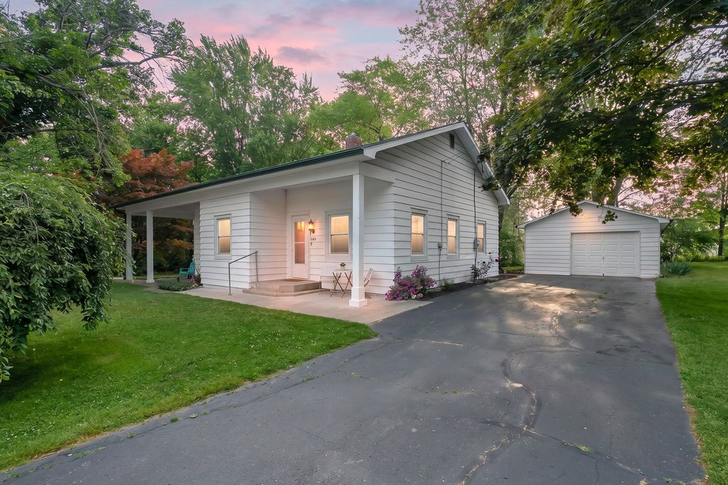 205 Sassafras Street, Coloma Twp, MI 49038