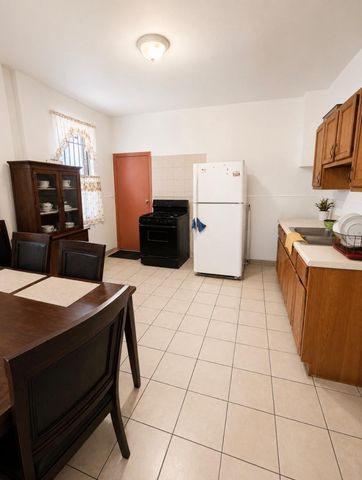 808 S 8TH, Camden, NJ 08103