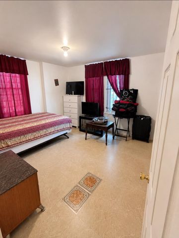 808 S 8TH, Camden, NJ 08103