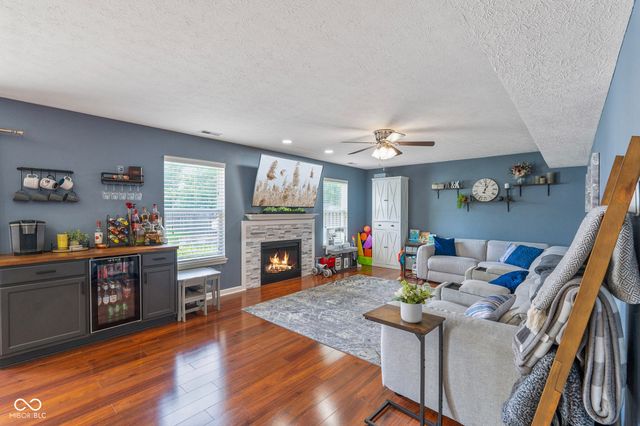 10044 Three Star Court, Avon, IN 46123