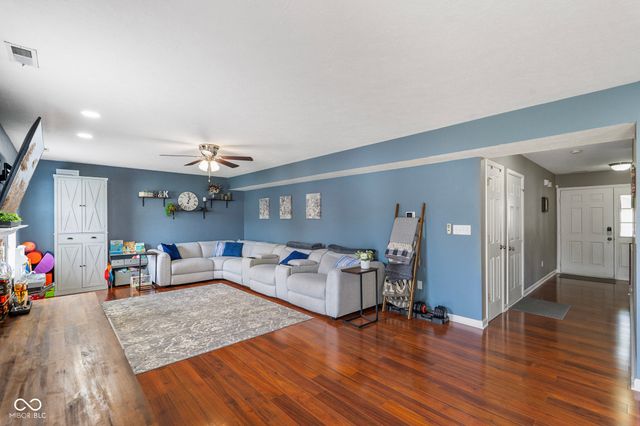 10044 Three Star Court, Avon, IN 46123
