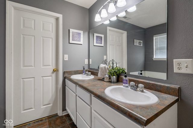 10044 Three Star Court, Avon, IN 46123