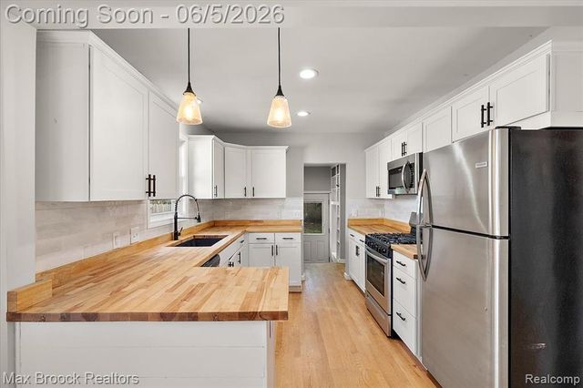 6431 Prairie Lawn, Waterford, MI 48329