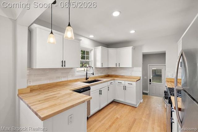 6431 Prairie Lawn, Waterford, MI 48329