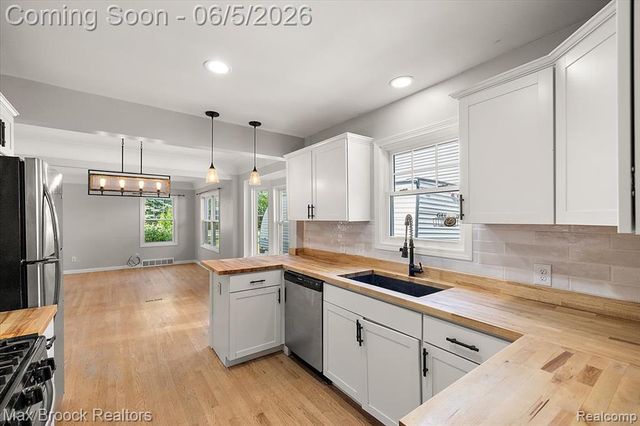 6431 Prairie Lawn, Waterford, MI 48329