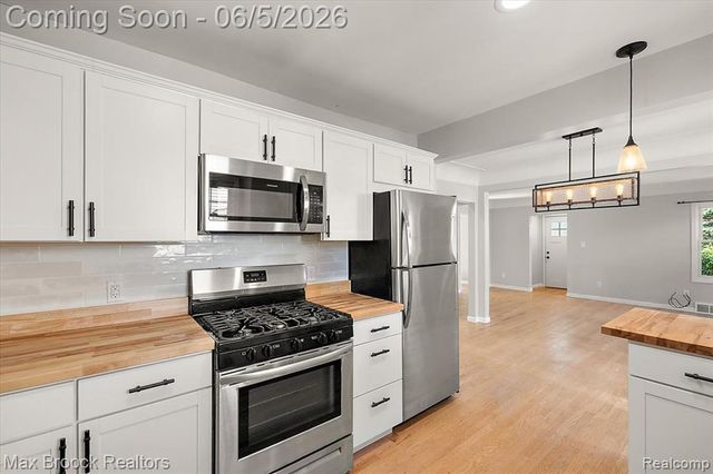 6431 Prairie Lawn, Waterford, MI 48329