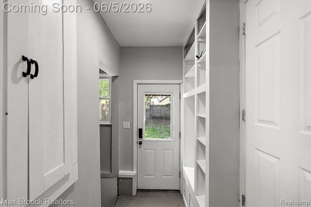 6431 Prairie Lawn, Waterford, MI 48329
