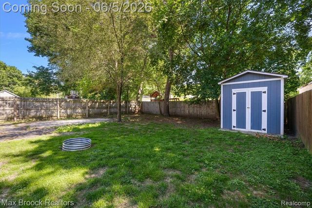6431 Prairie Lawn, Waterford, MI 48329