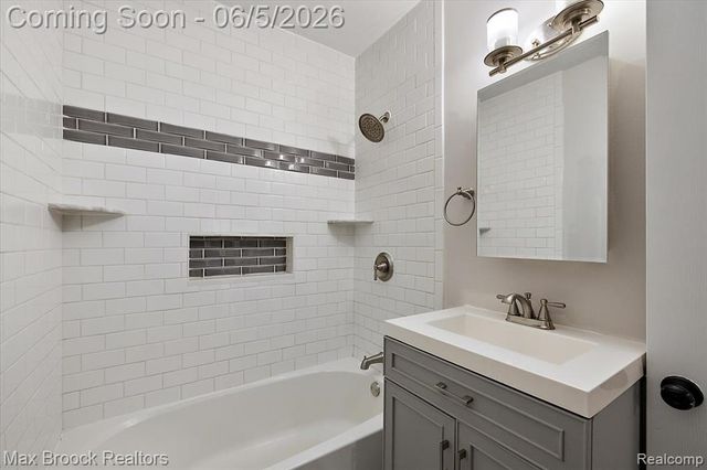 6431 Prairie Lawn, Waterford, MI 48329