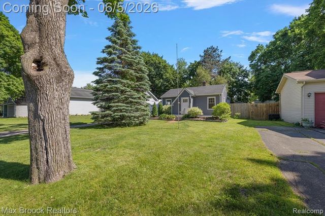 6431 Prairie Lawn, Waterford, MI 48329