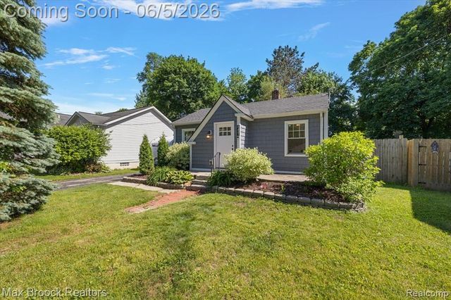 6431 Prairie Lawn, Waterford, MI 48329