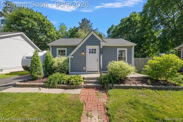 6431 Prairie Lawn, Waterford, MI 48329